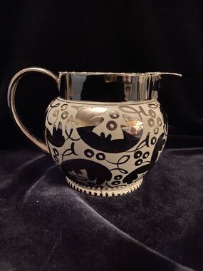 LOVELY ANTIQUE WEDGWOOD ENGLAND LUSTREWARE LUSTER WARE SILVER OFF WHITE CREAMER